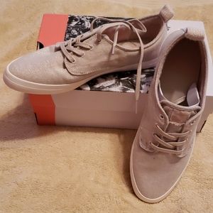 Roxy Tan Sparkle casual shoes.